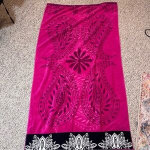 Kirkland Signature Pink black Paisley Beach Towel 100% Egyptian Cotton 37” x 66”